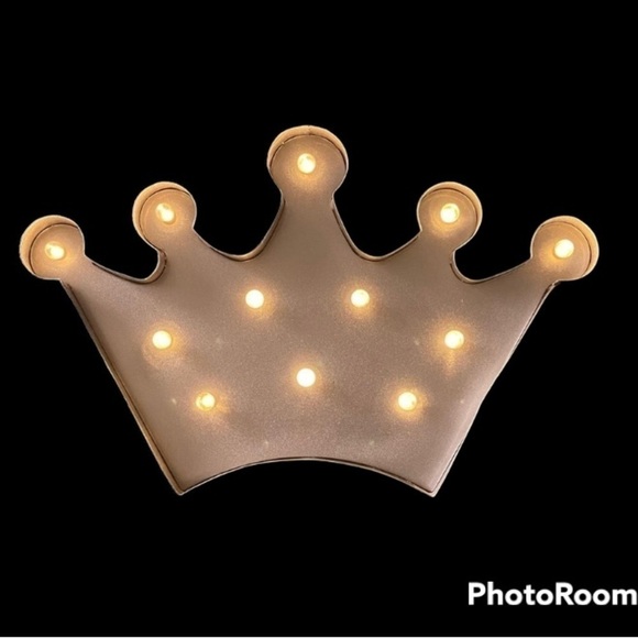 LIGHT UP METAL PRINCESS CROWN WALL DECOR - Picture 1 of 6